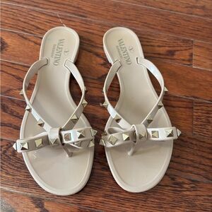 Valentino Garavani

Rockstud Rubber Slippers